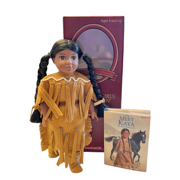 American Girl Kaya Doll Mini 6.5" Indian Leather Meet Outfit Moccasins Book Box - Picture 5 of 5